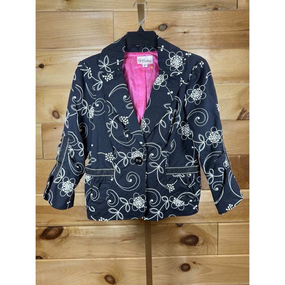 3 sisters Jacket embroidered floral and scroll patterns  NWT Size S‎  Retail $99